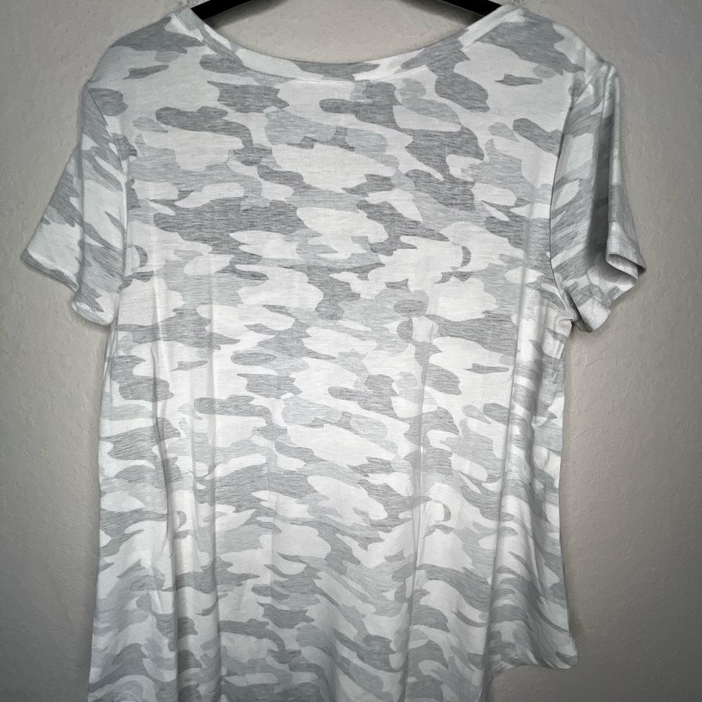 Grace & Lace Camo Scoop Neck Tee Small Gray White Soft Stretch Short Sleeve Top - Picture 5 of 9